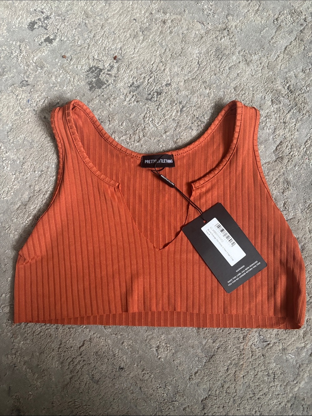 PrettyLittleThing Ribbed V-Neck Crop Top - Rust Orange